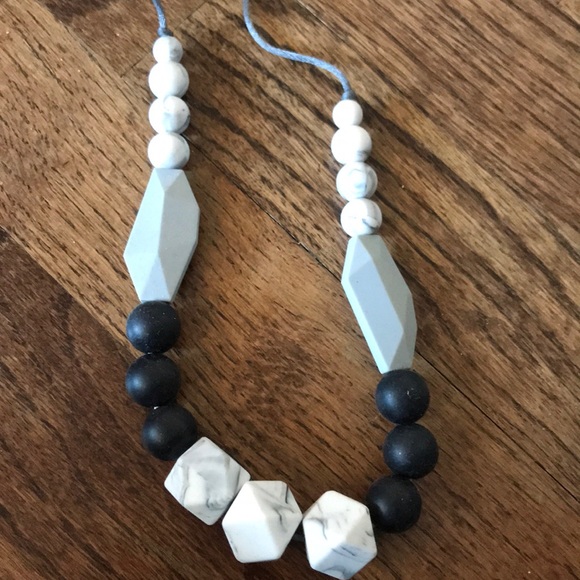 Teething necklace - Picture 2 of 2